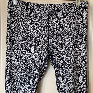 Nike Dri fit Capri M Black White Pattern EUC
